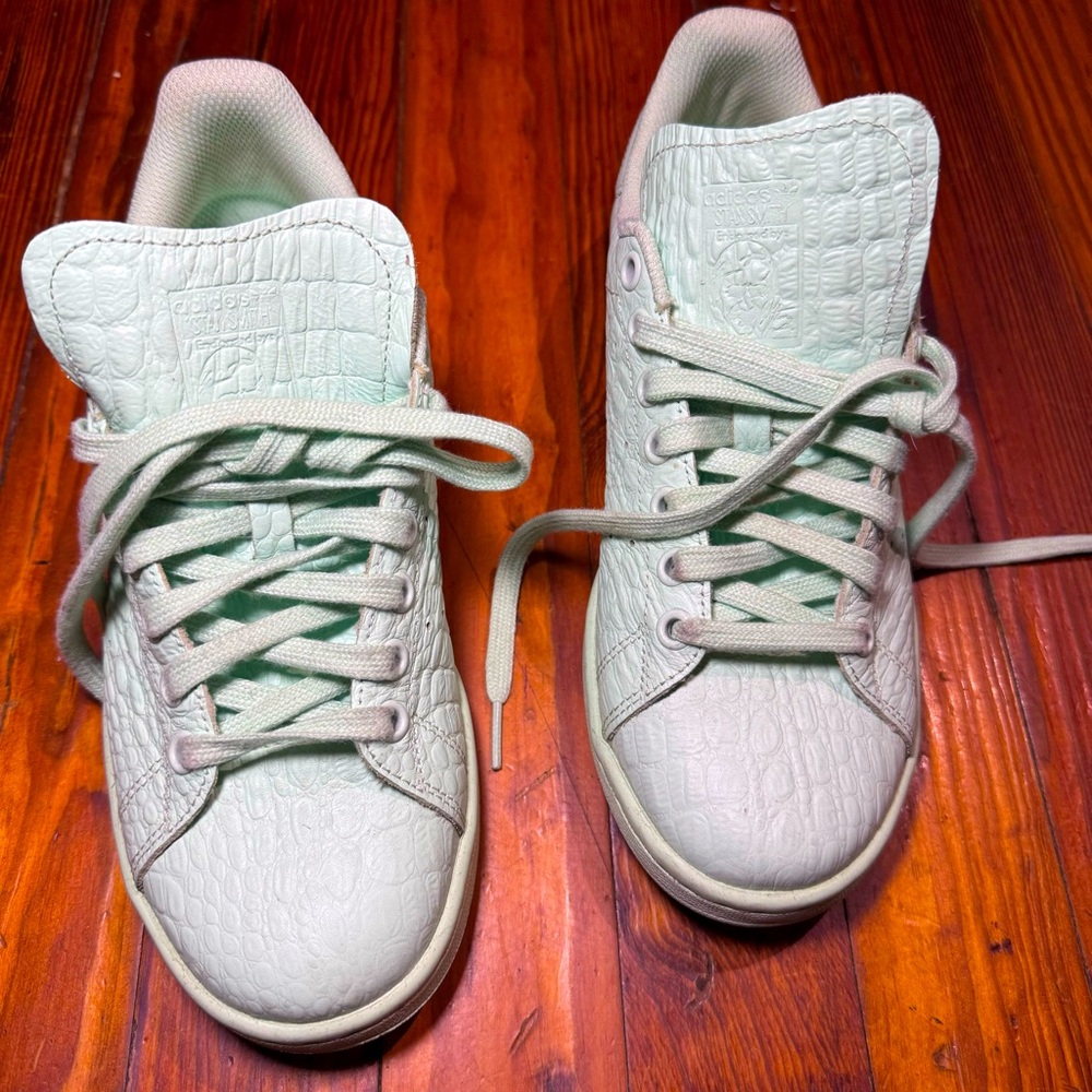 Adidas Sneakers Size: 7.5